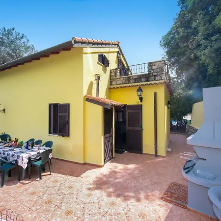 Monte Enrico - With Pool & Jacuzzi - Happy