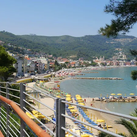 Monte Enrico - With Pool & Jacuzzi - Happy Villa