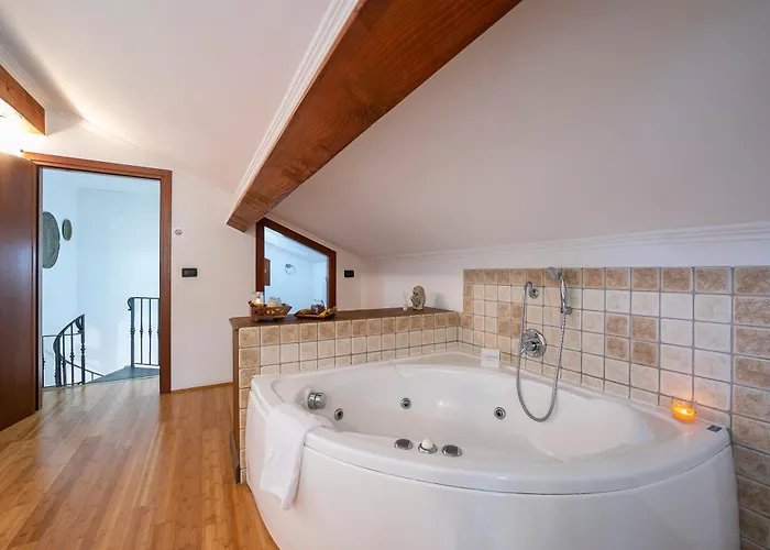 Monte Enrico - Pool And Whirlpool - Happy Villa *