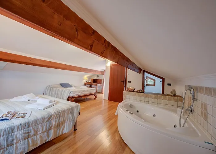 Monte Enrico - Pool And Whirlpool - Happy Villa